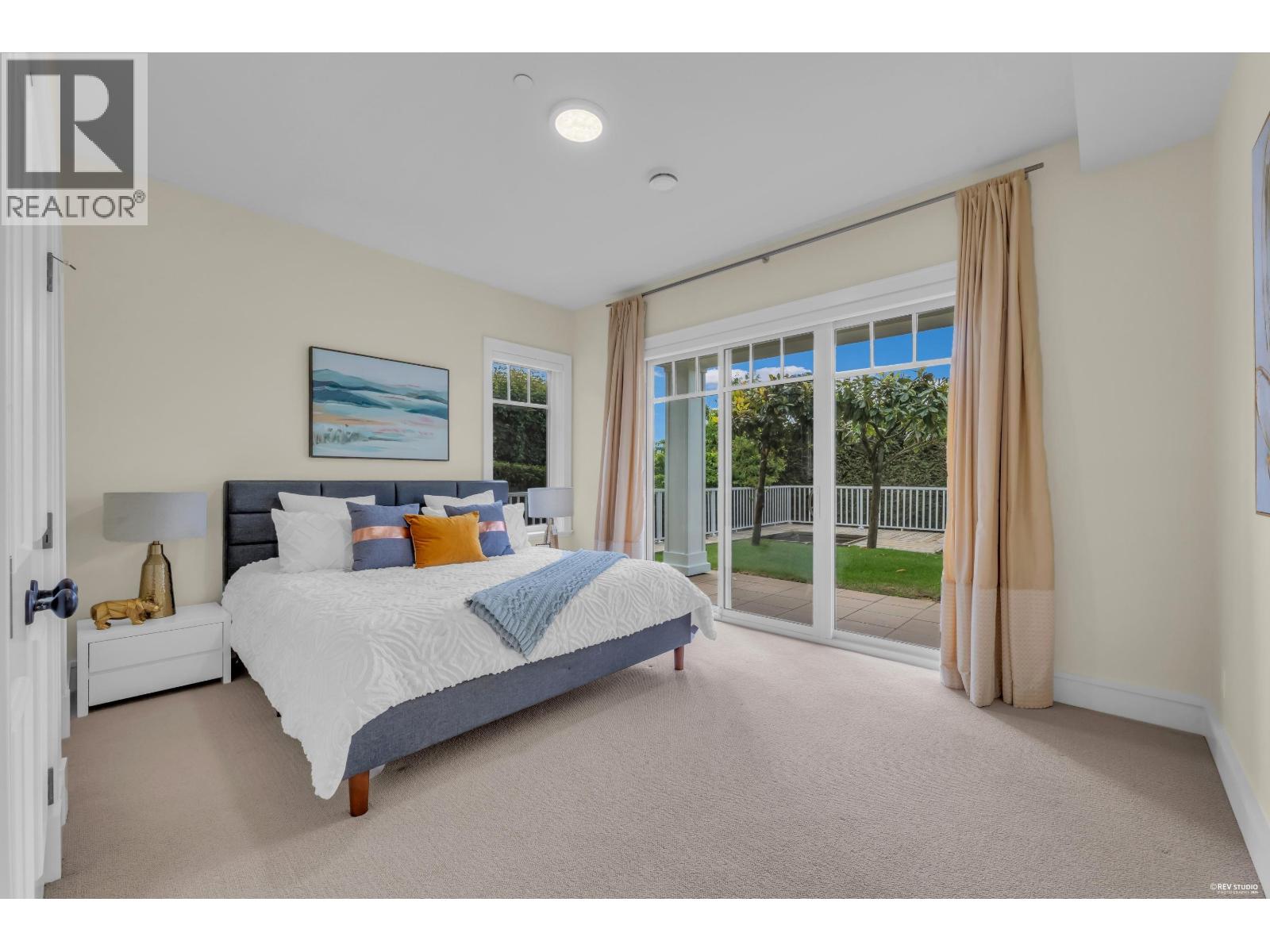 2673 Folkestone Way Property Photo 13