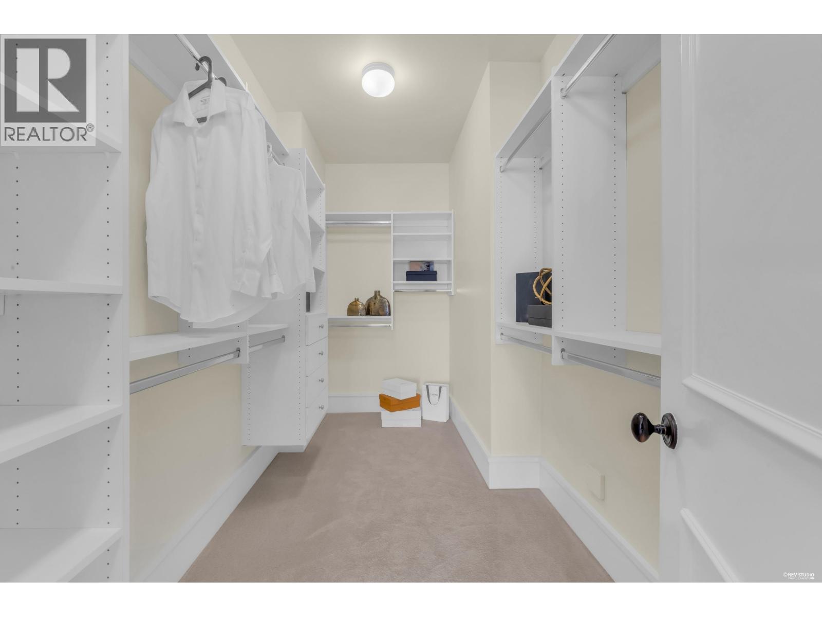 2673 Folkestone Way Property Photo 17