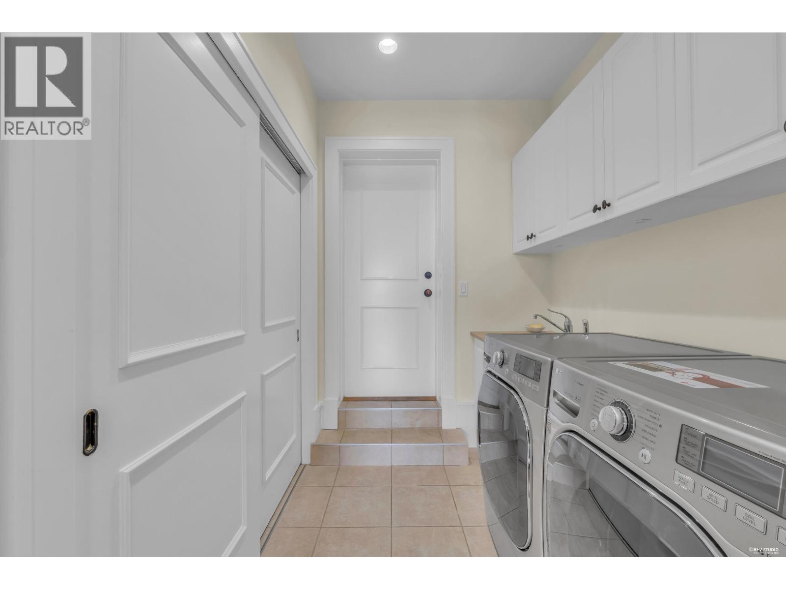 2673 Folkestone Way Property Photo 31