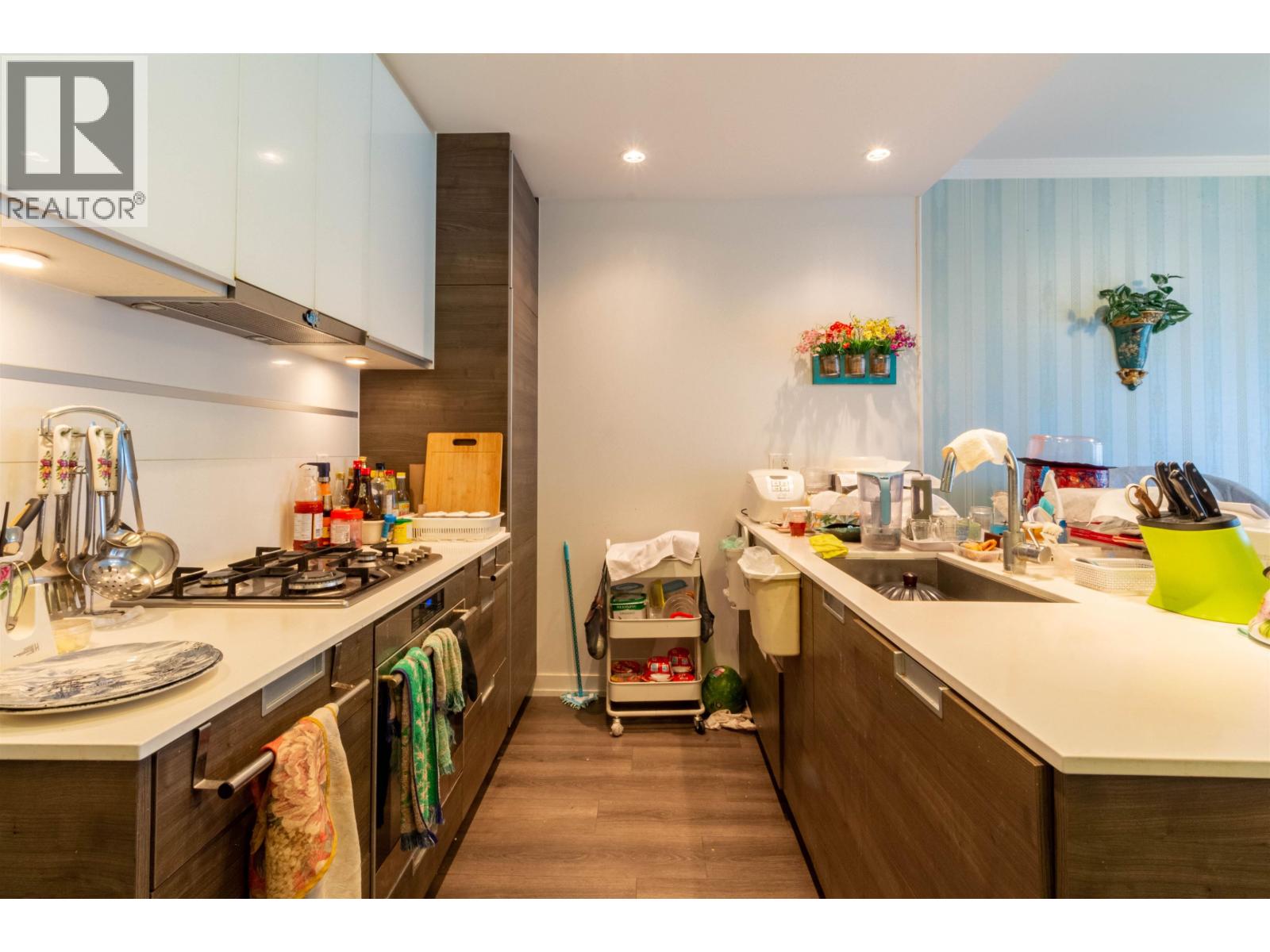 602 4688 Kingsway Property Photo 2