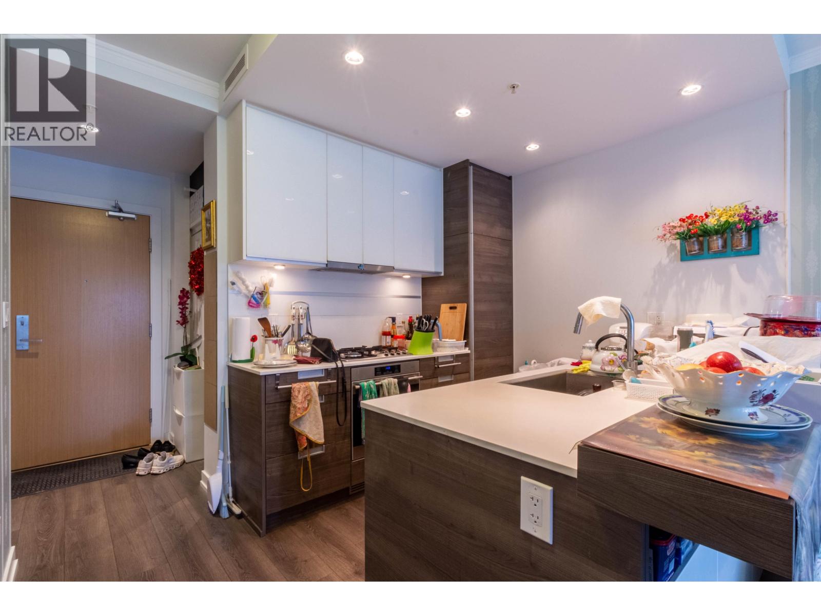 602 4688 Kingsway Property Photo 3