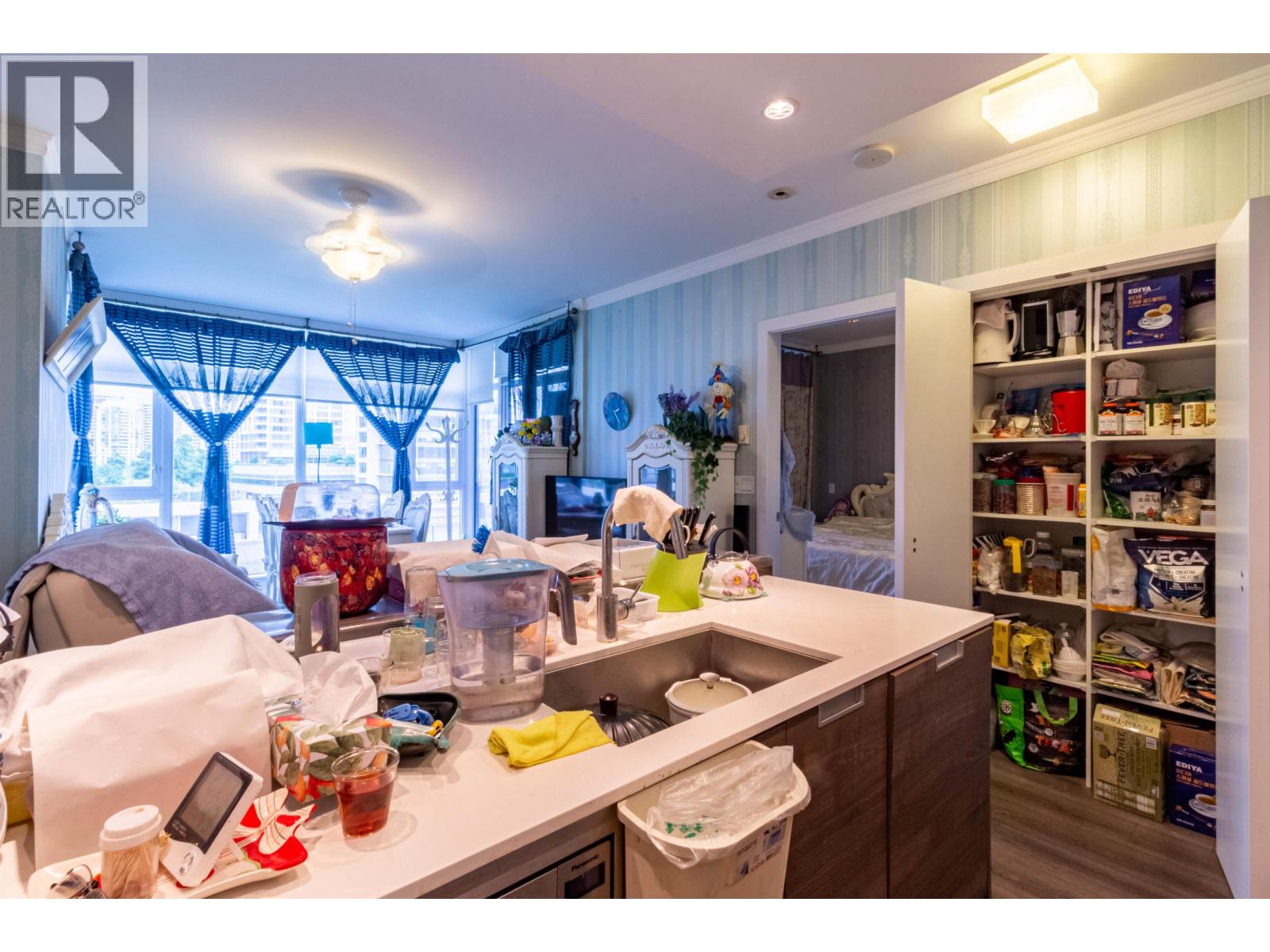 602 4688 Kingsway Property Photo 4