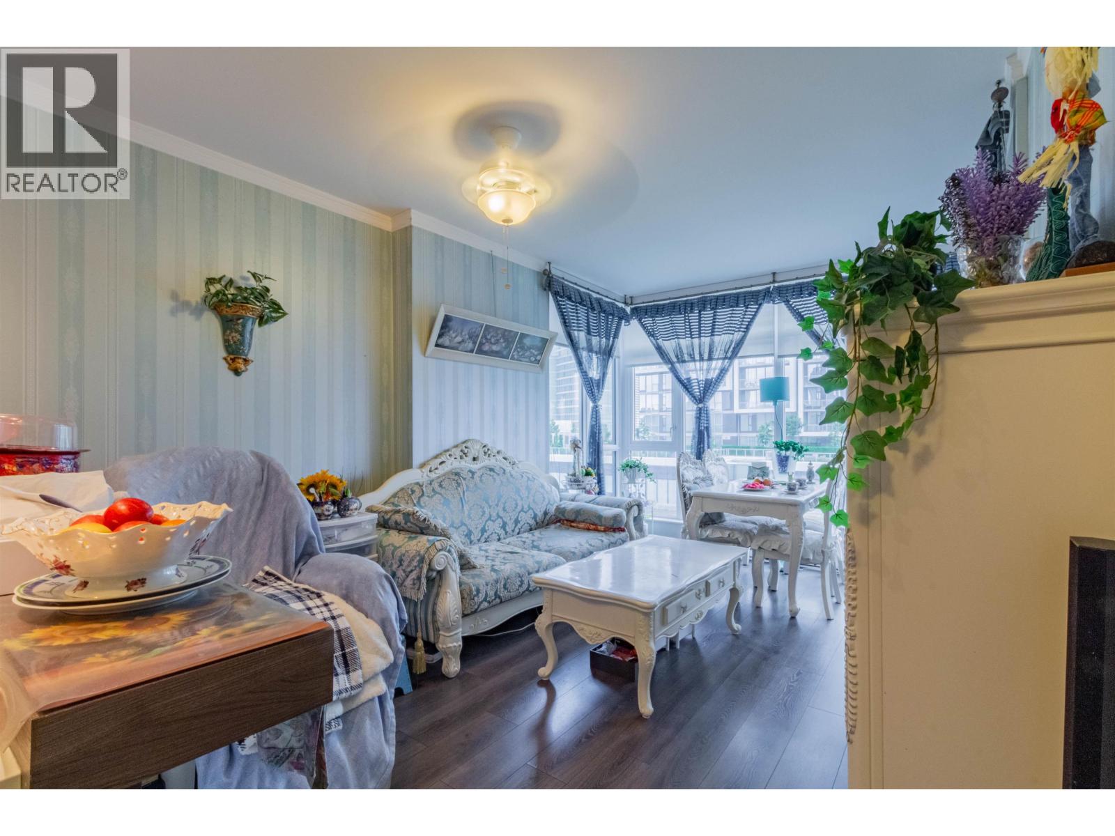 602 4688 Kingsway Property Photo 5