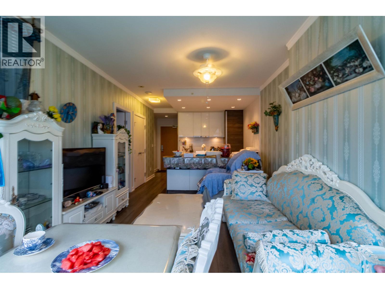602 4688 Kingsway Property Photo 6