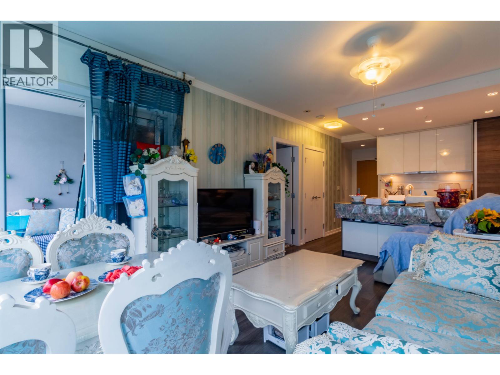 602 4688 Kingsway Property Photo 7