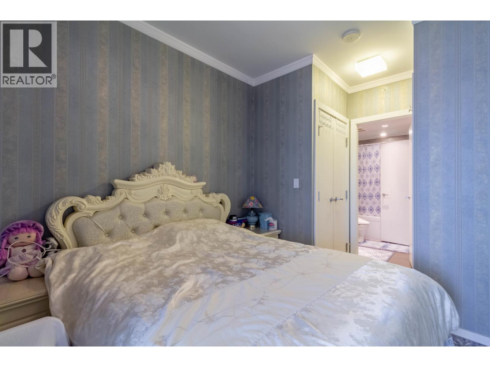 602 4688 Kingsway Property Photo 9