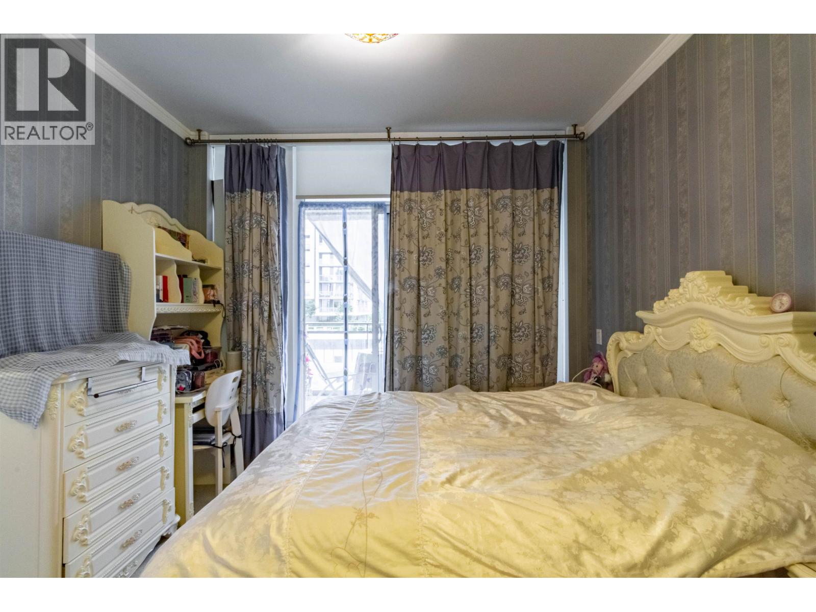 602 4688 Kingsway Property Photo 11