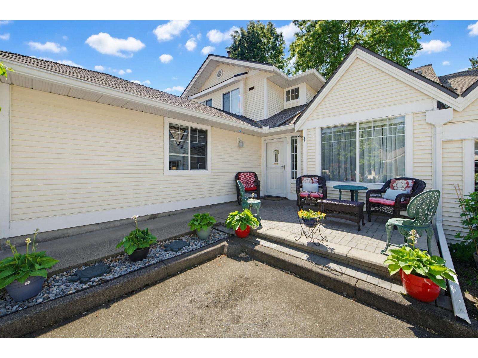 57 8737 212 Street Property Photo 2