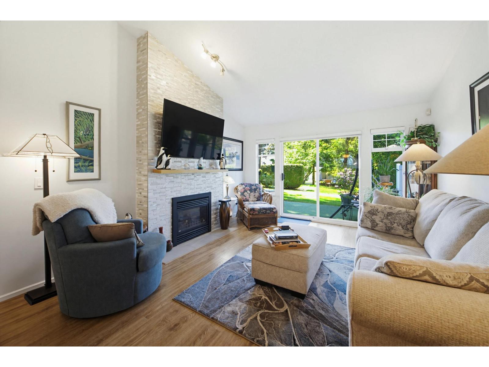 57 8737 212 Street Property Photo 5