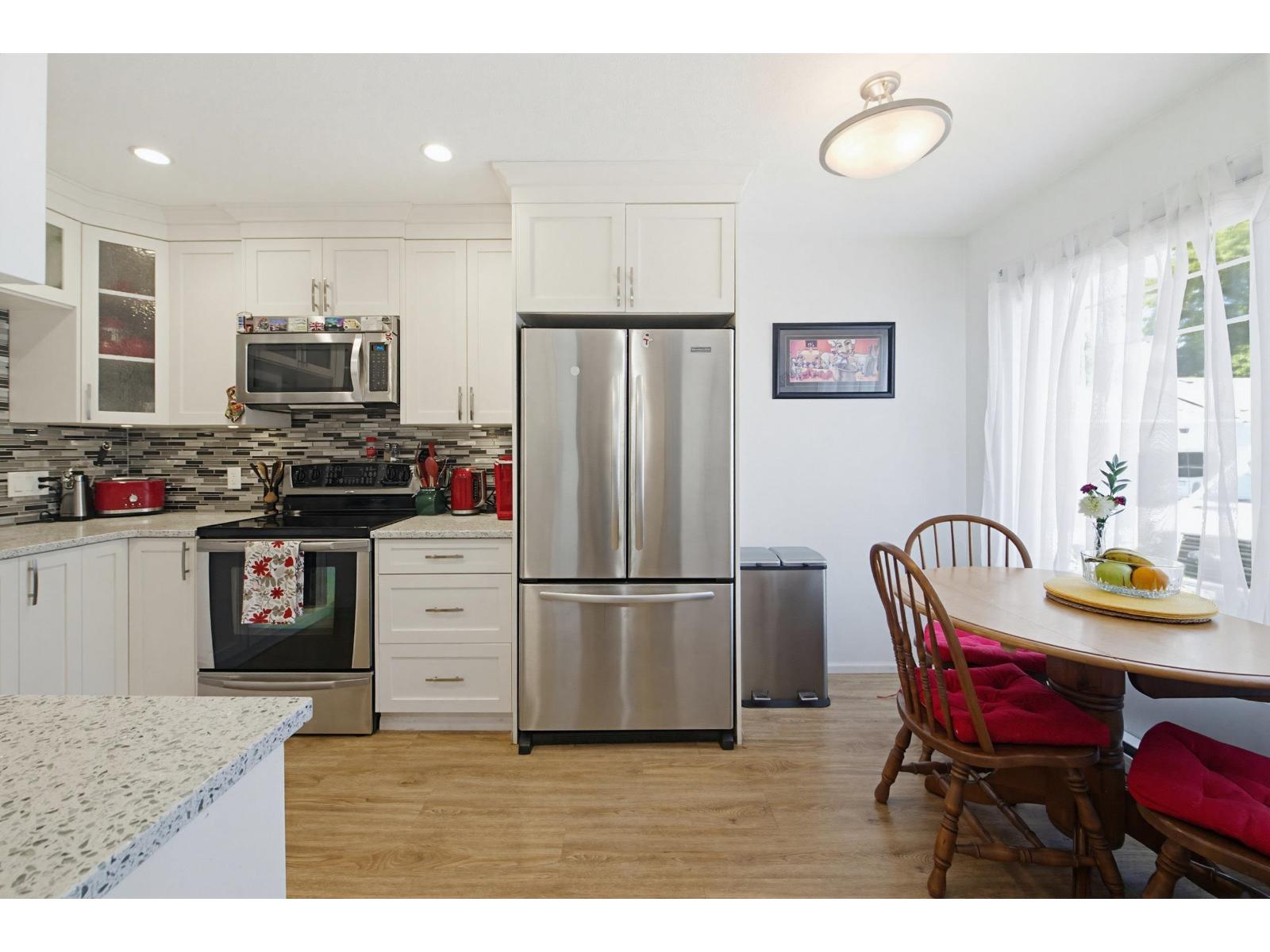 57 8737 212 Street Property Photo 10