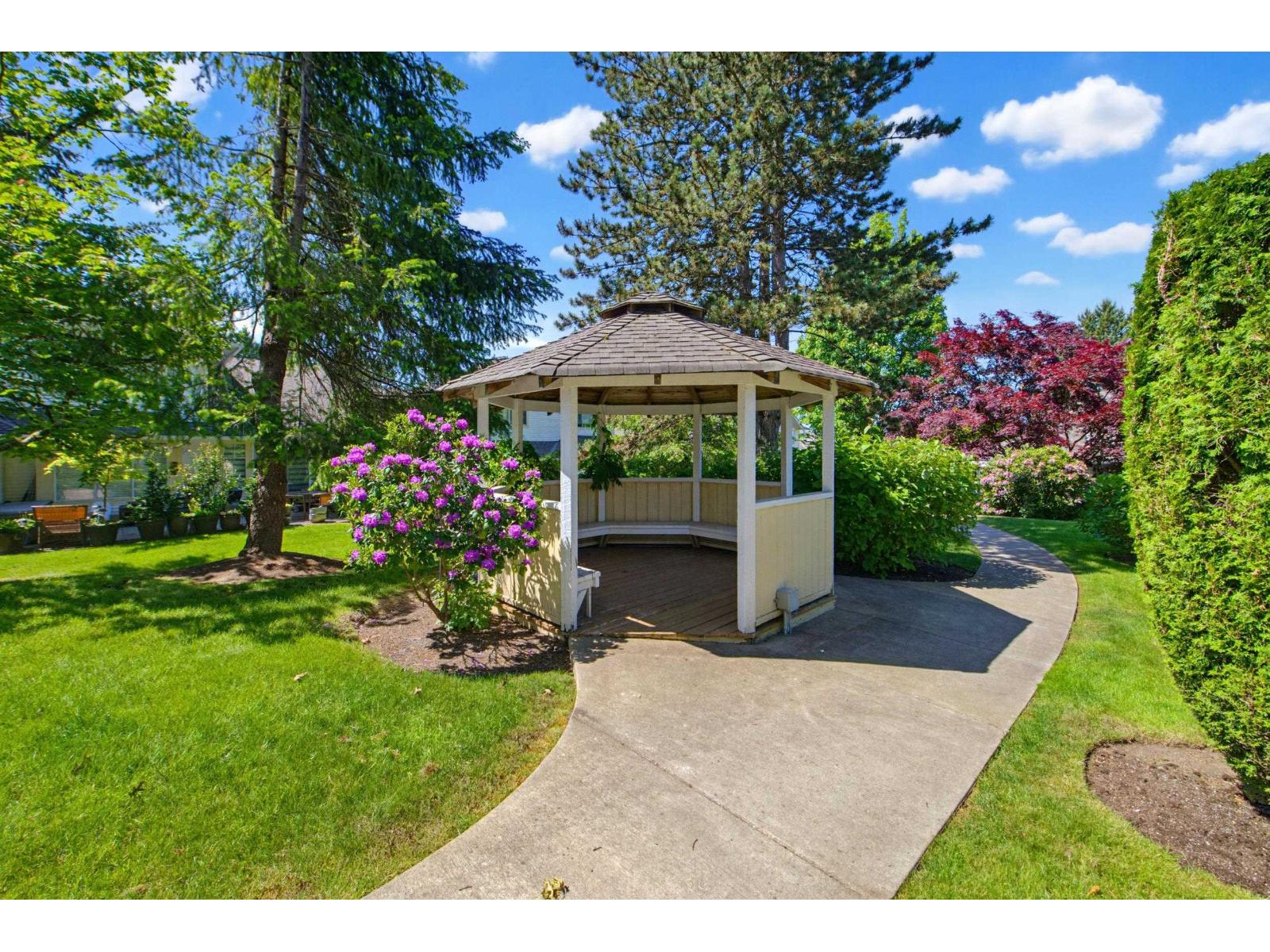57 8737 212 Street Property Photo 38