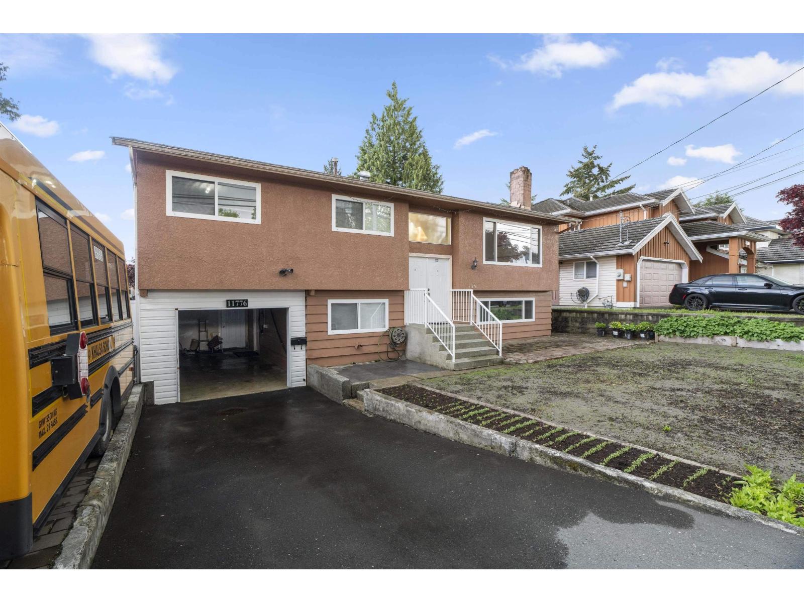 11776 86 Avenue Property Photo 2