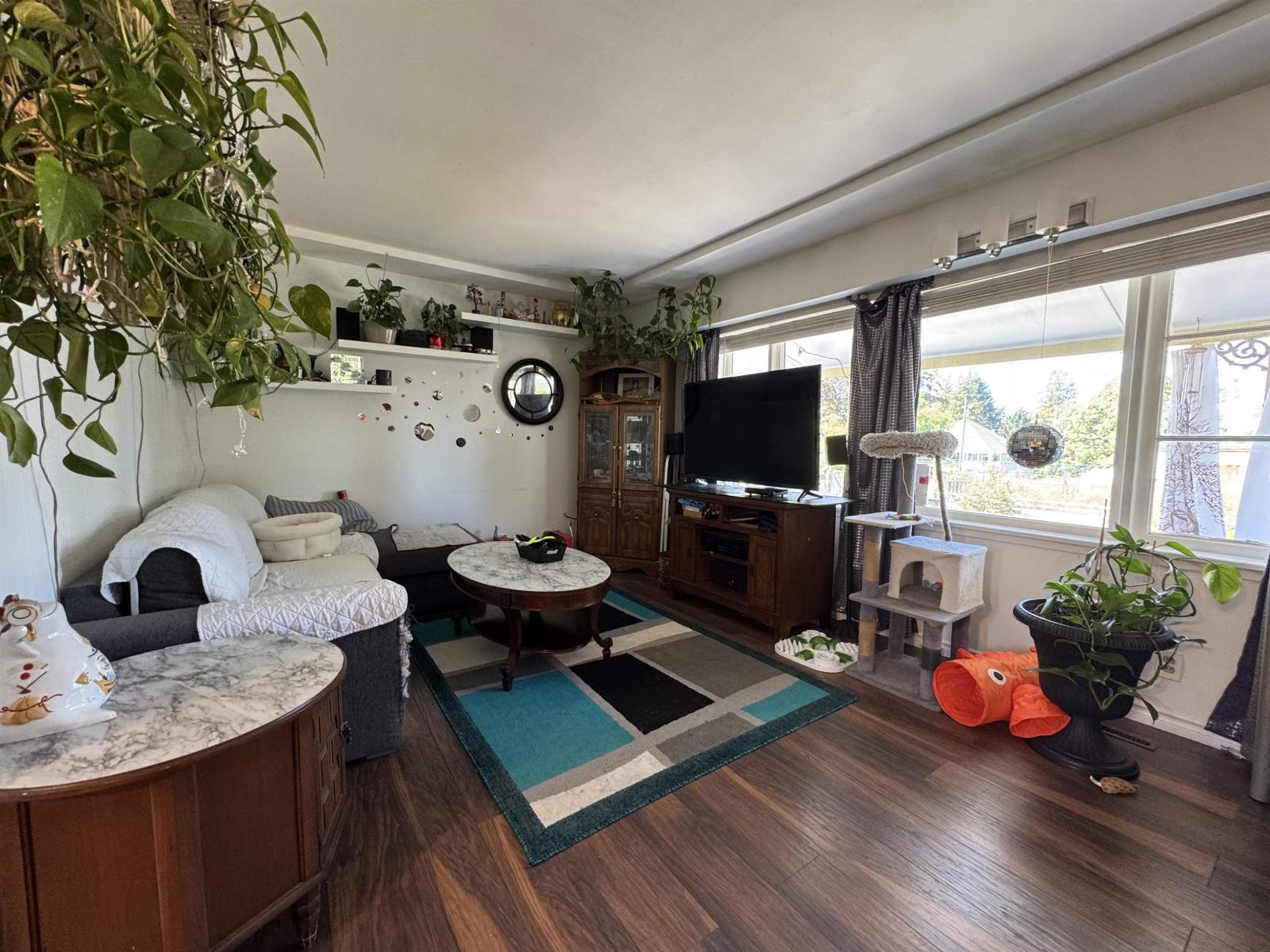 10618 137a Street Property Photo 9