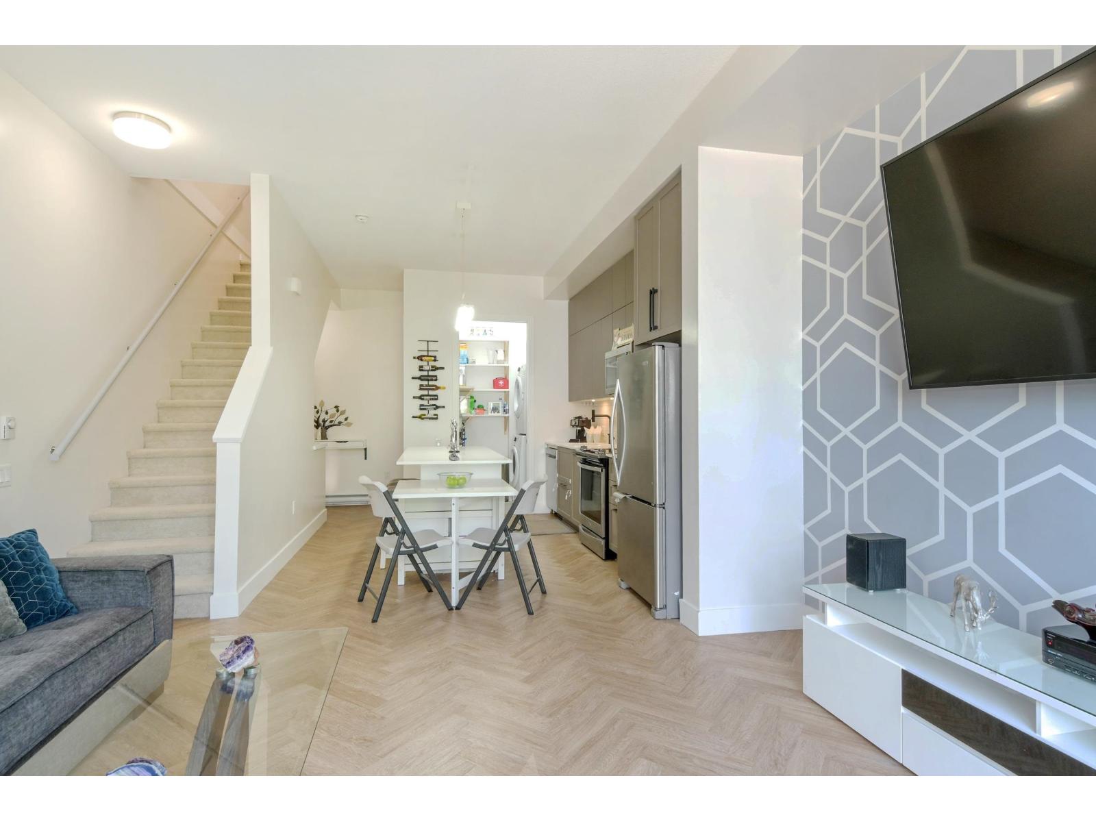 106 17578 57a Avenue Property Photo 4