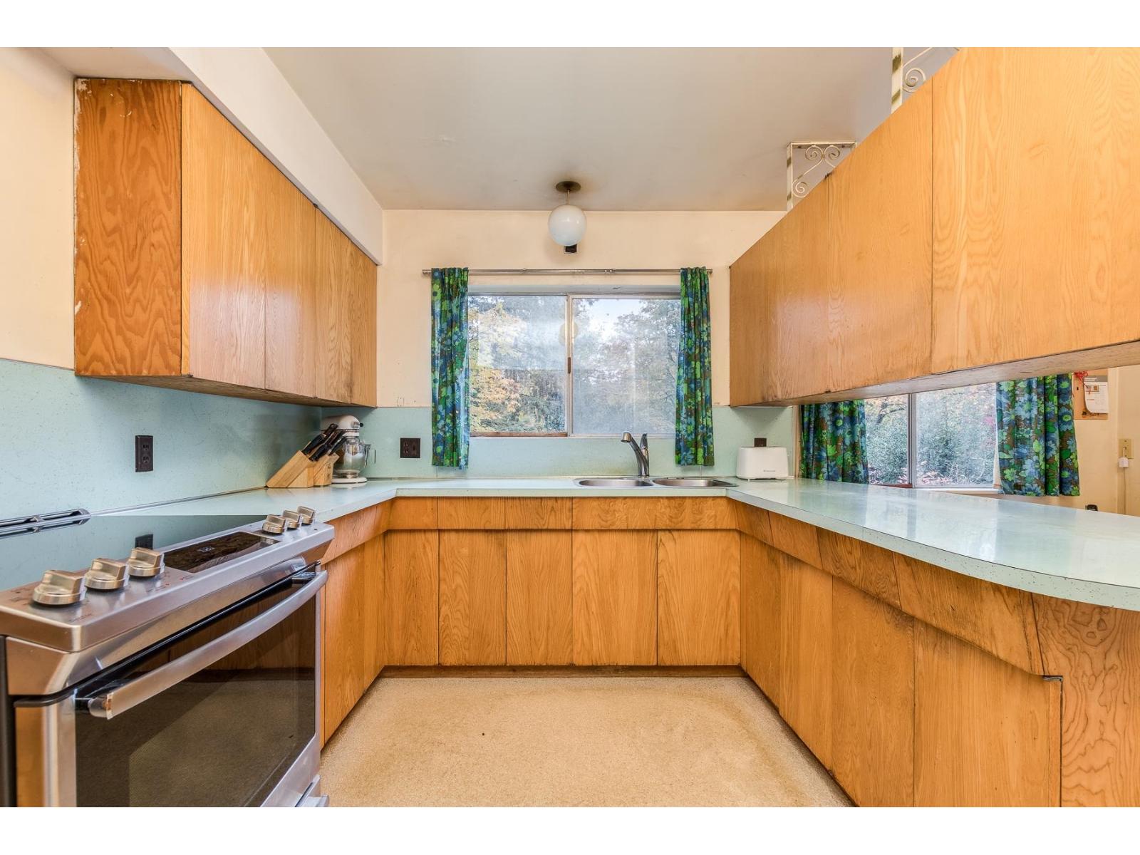 14457 110 Avenue Property Photo 12