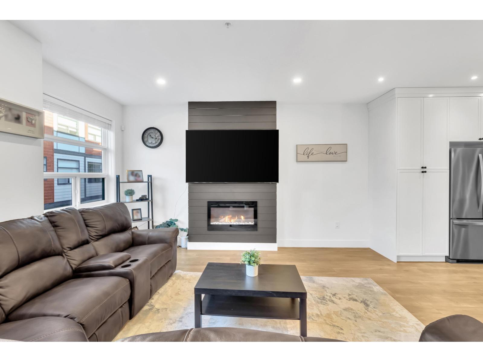 4 32970 Tunbridge Avenue Property Photo 10