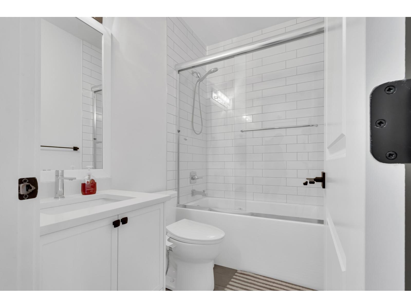 4 32970 Tunbridge Avenue Property Photo 18