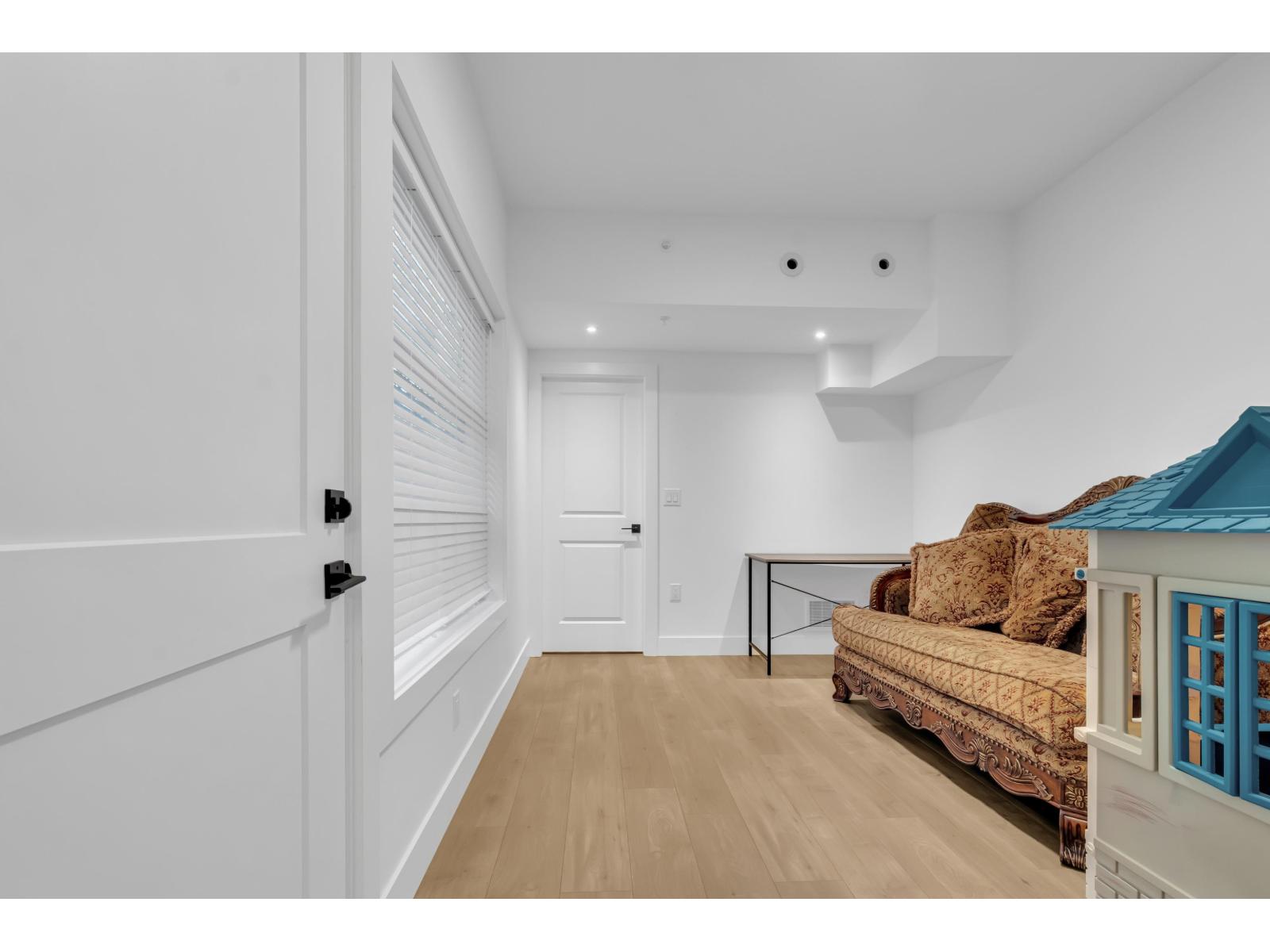 4 32970 Tunbridge Avenue Property Photo 25