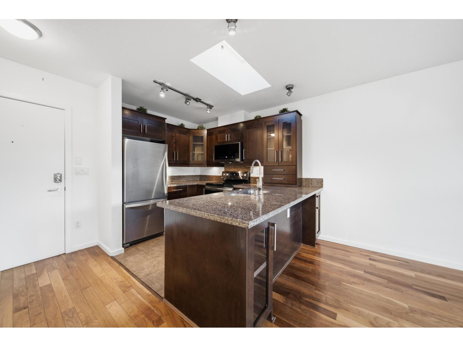 303 15777 Marine Drive Property Photo 3