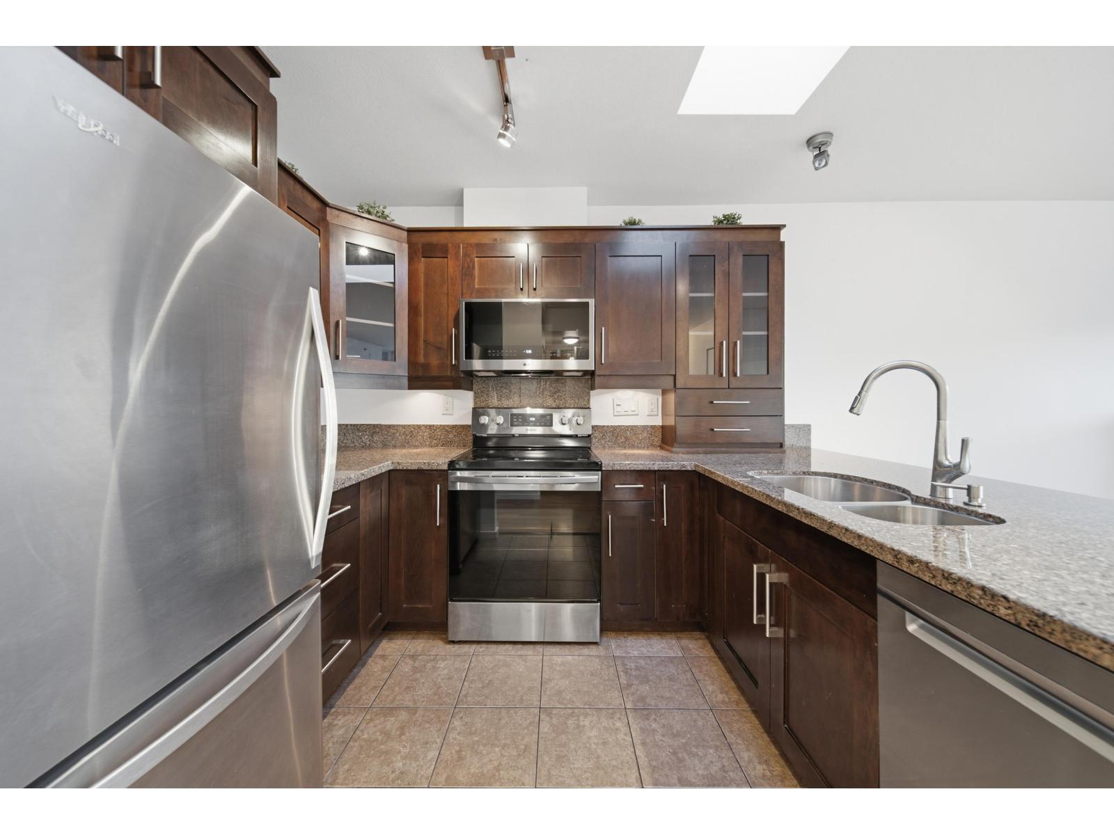 303 15777 Marine Drive Property Photo 5