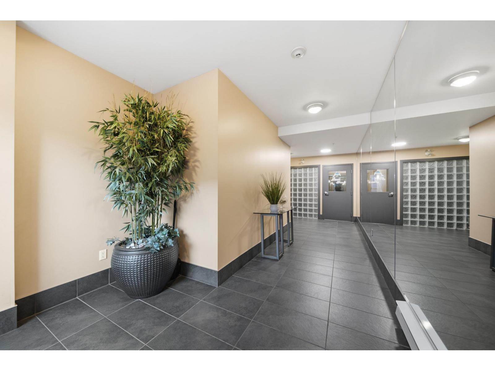 303 15777 Marine Drive Property Photo 20