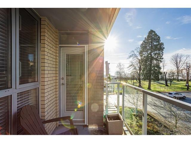 303 15777 Marine Drive Property Photo 27