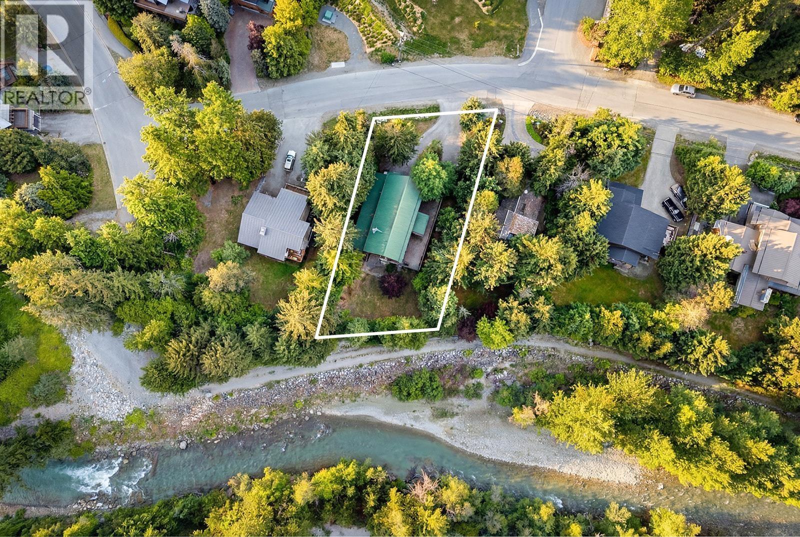 7231 N Fitzsimmons Road Property Photo 2