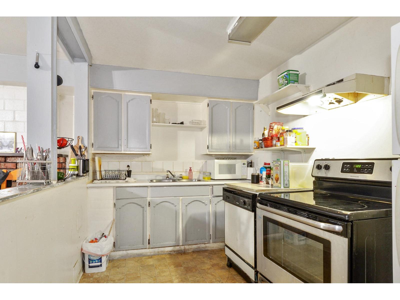 2058-2060 156 Street Property Photo 9