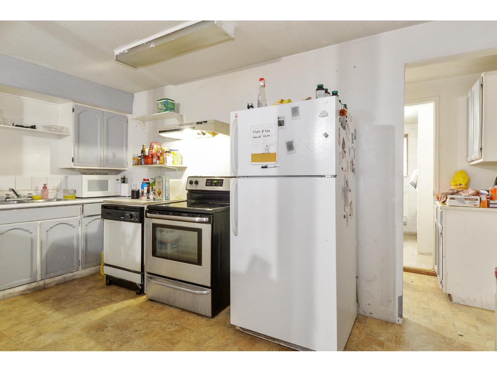 2058-2060 156 Street Property Photo 10