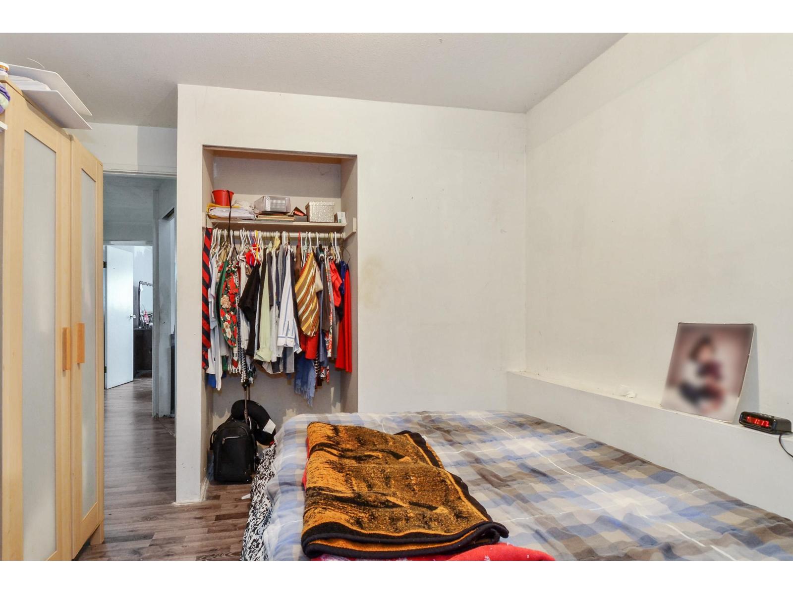 2058-2060 156 Street Property Photo 12