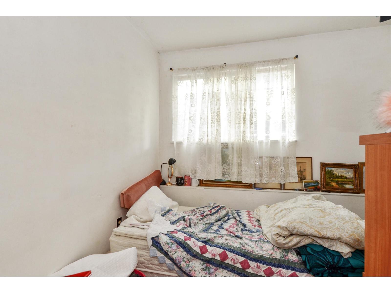 2058-2060 156 Street Property Photo 13