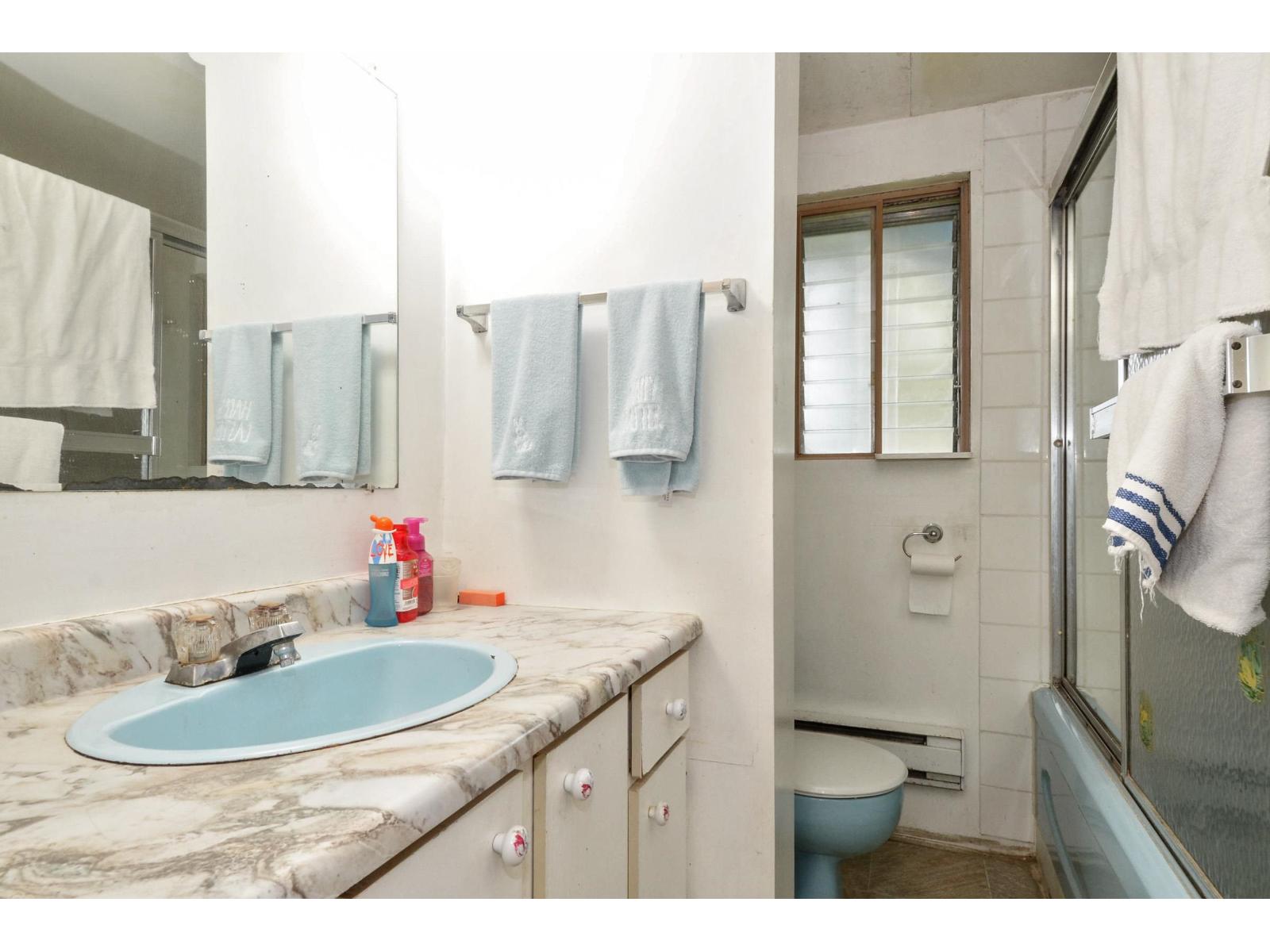 2058-2060 156 Street Property Photo 14