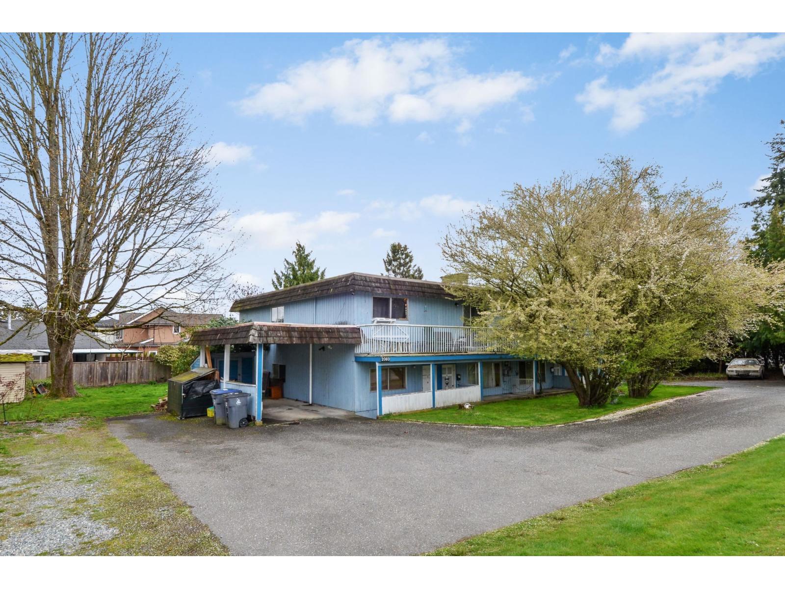 2058-2060 156 Street Property Photo 15
