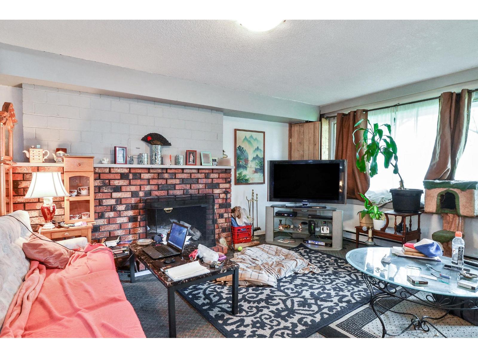 2058-2060 156 Street Property Photo 16