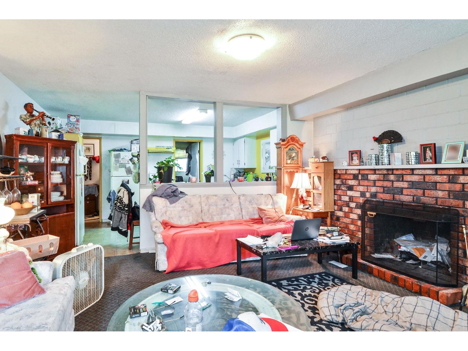 2058-2060 156 Street Property Photo 17