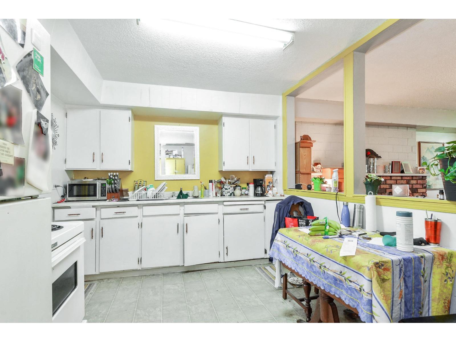 2058-2060 156 Street Property Photo 18