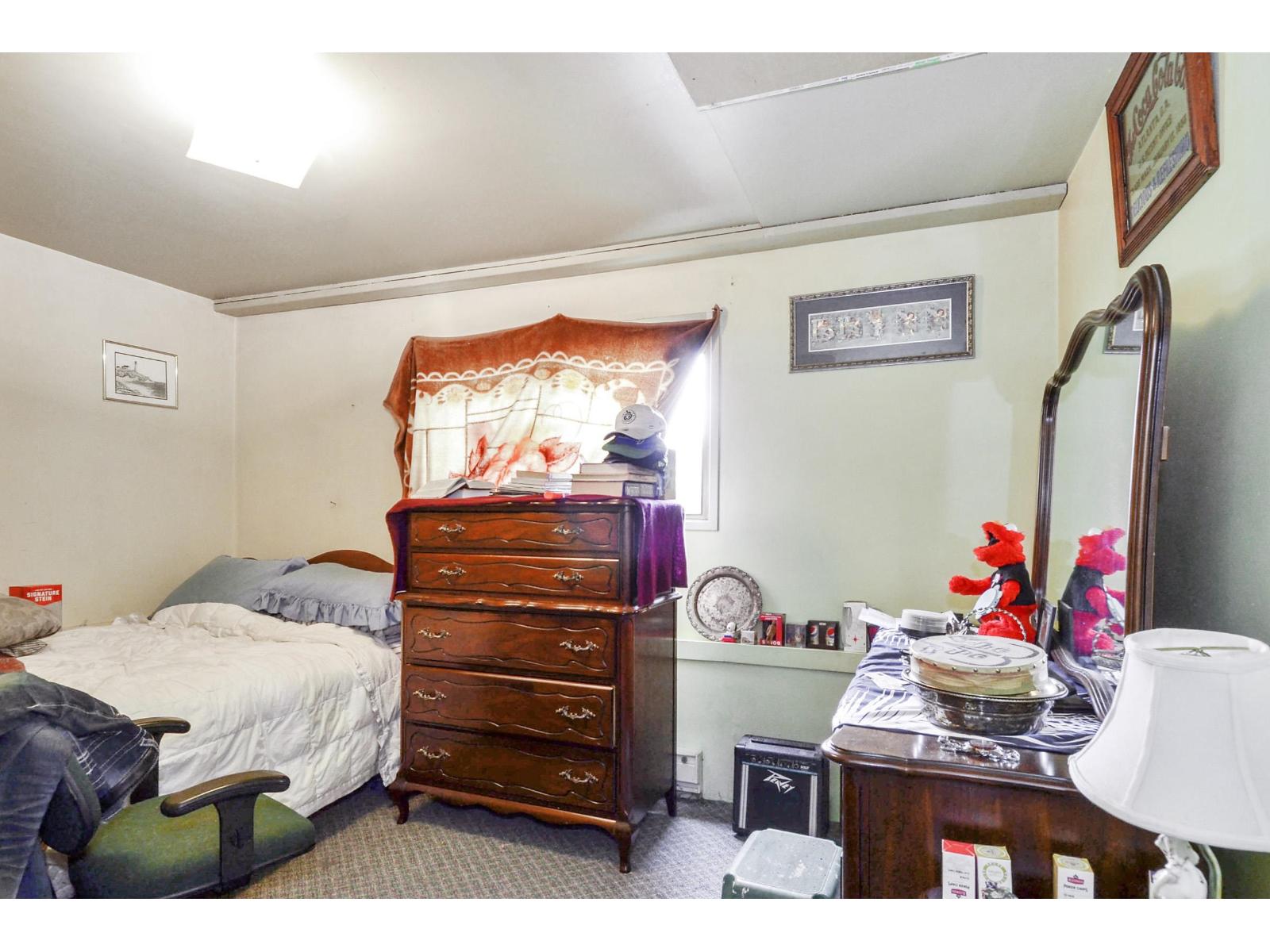 2058-2060 156 Street Property Photo 20