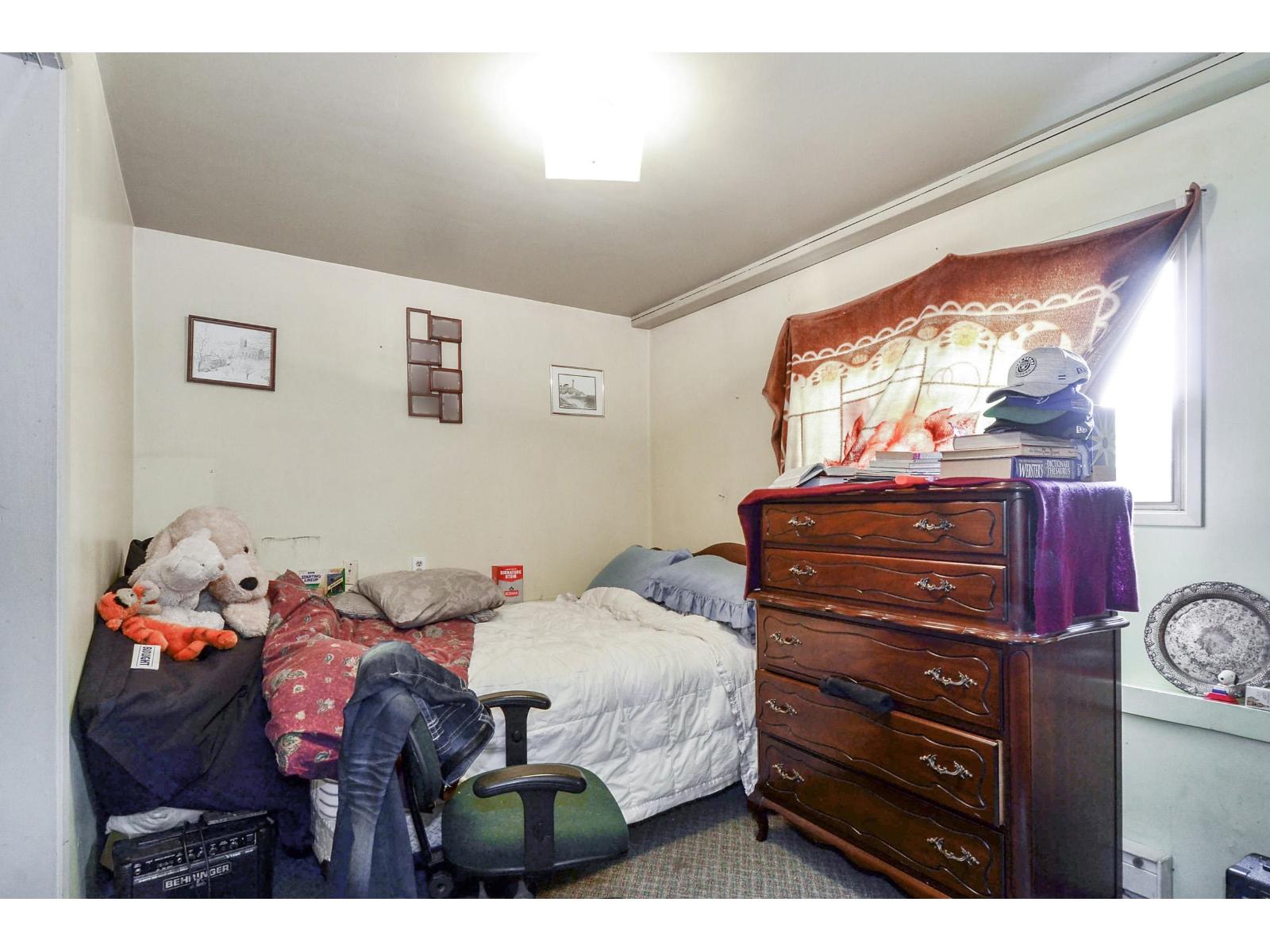 2058-2060 156 Street Property Photo 21