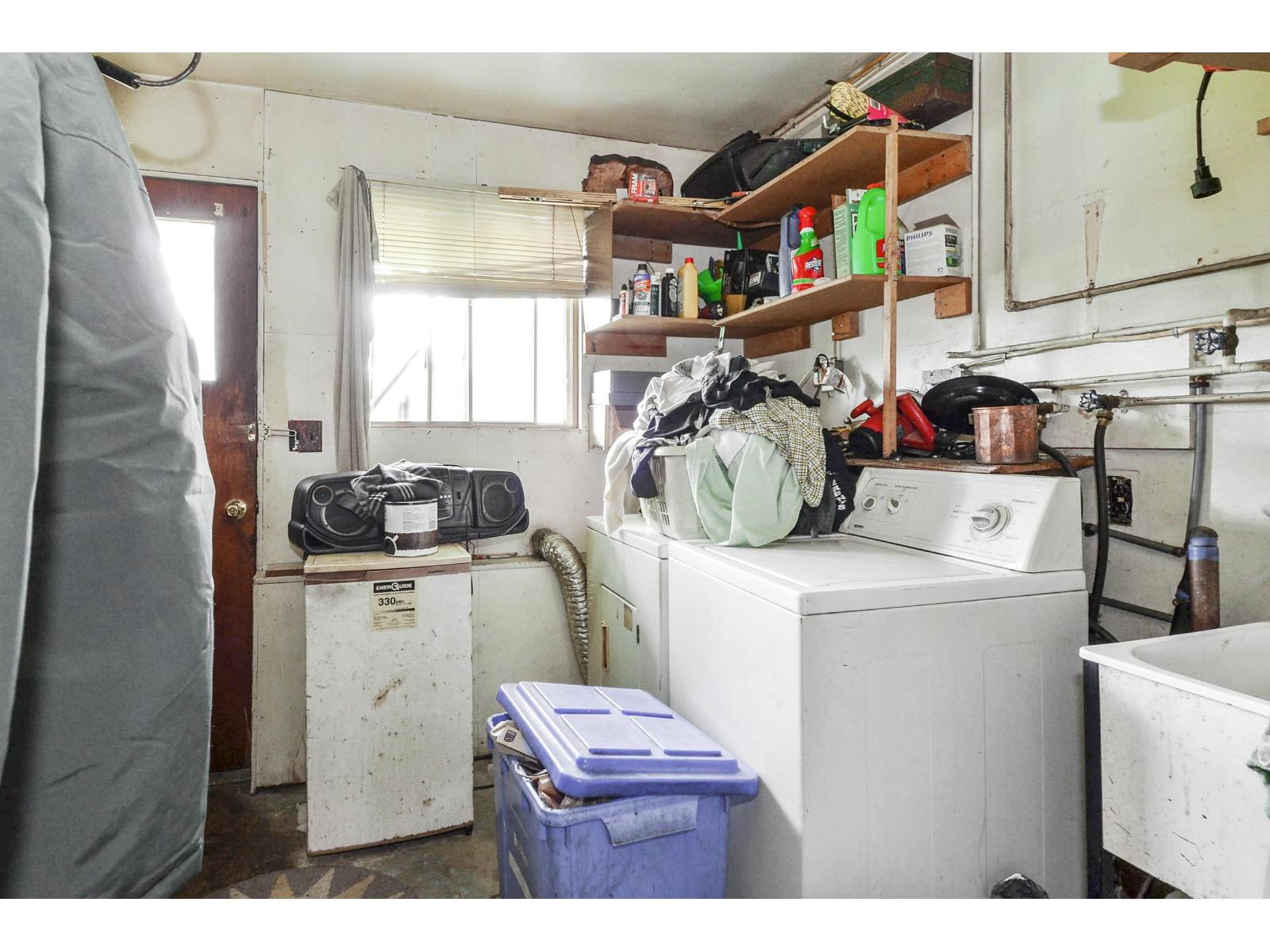 2058-2060 156 Street Property Photo 25