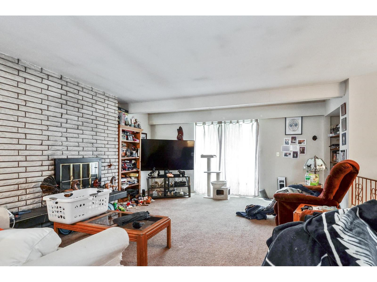 2058-2060 156 Street Property Photo 26