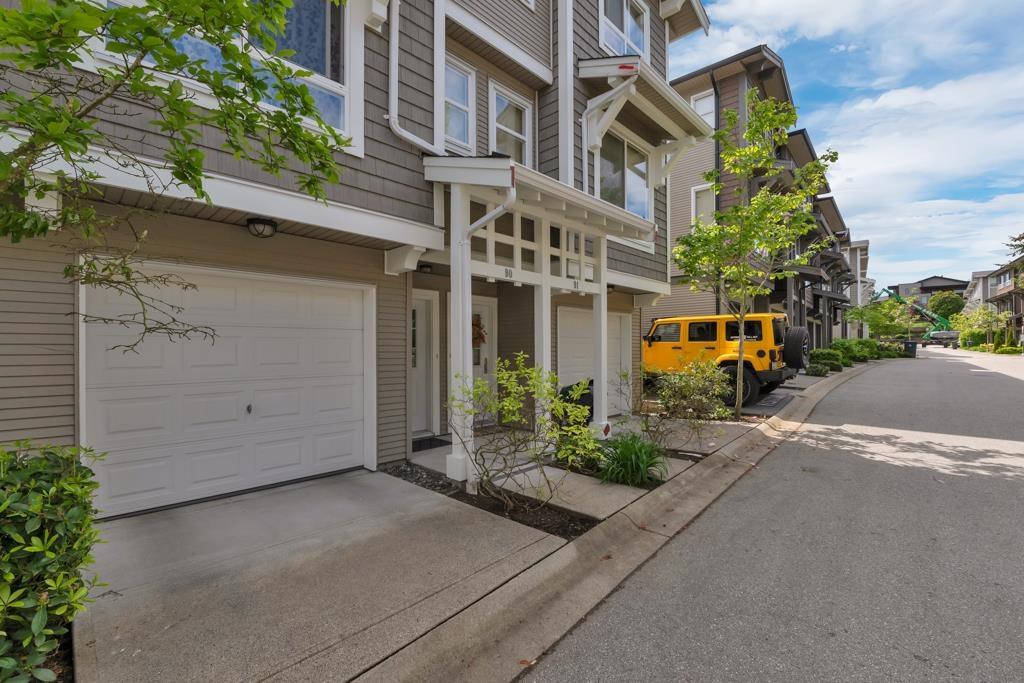 90 2729 158 Street Property Photo 3