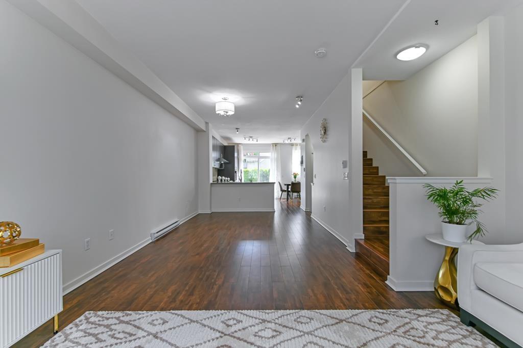 90 2729 158 Street Property Photo 9