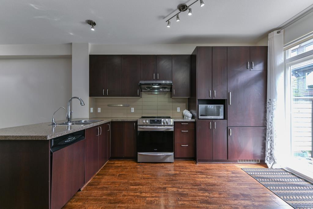 90 2729 158 Street Property Photo 15