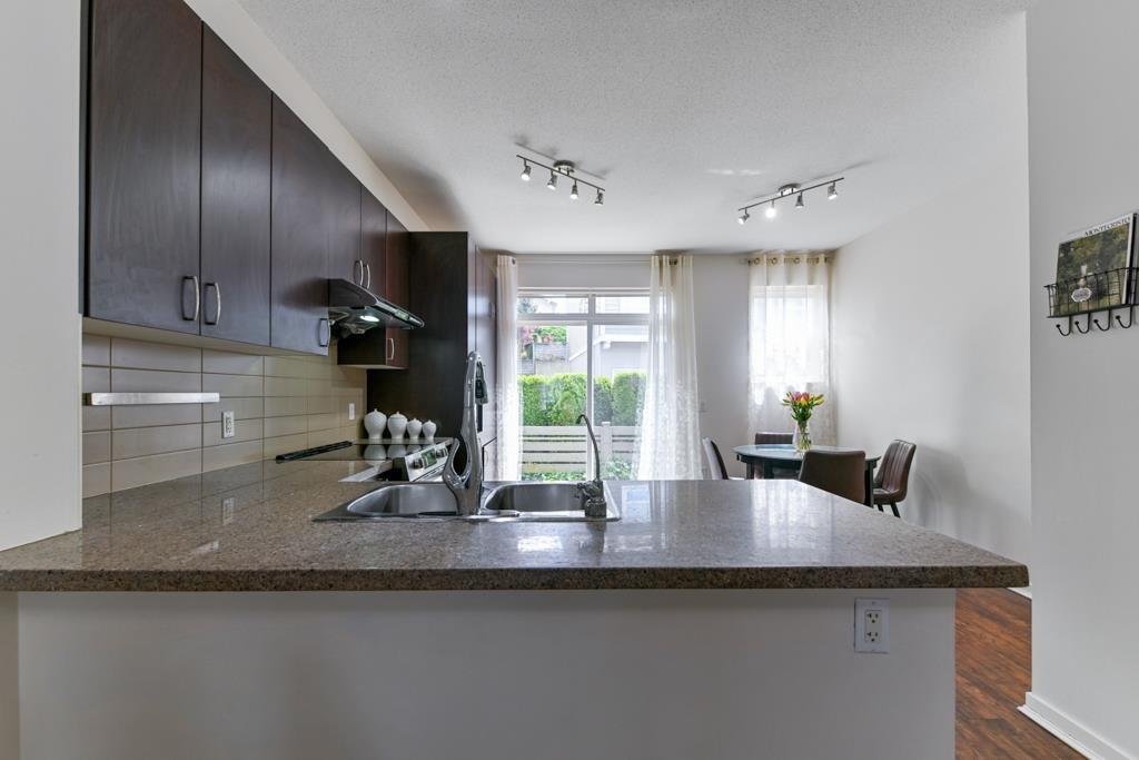 90 2729 158 Street Property Photo 16