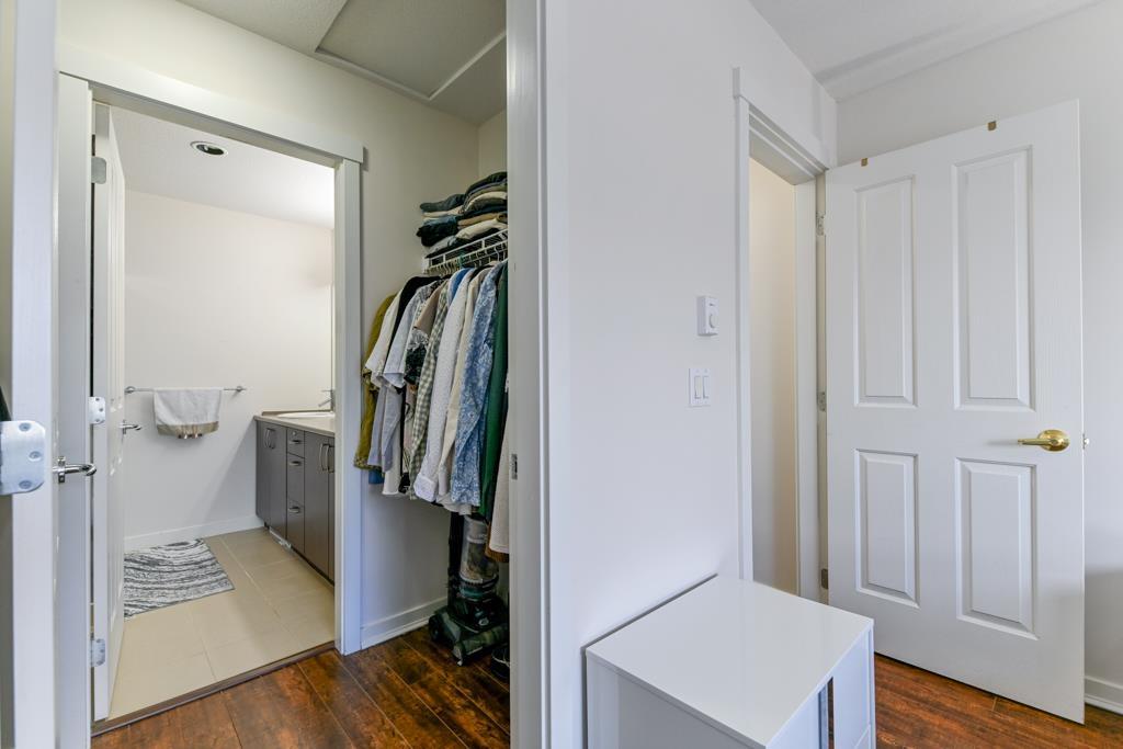 90 2729 158 Street Property Photo 26