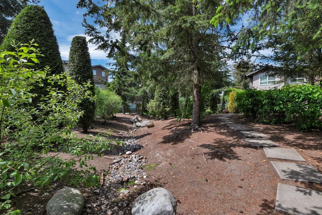 90 2729 158 Street Property Photo 38