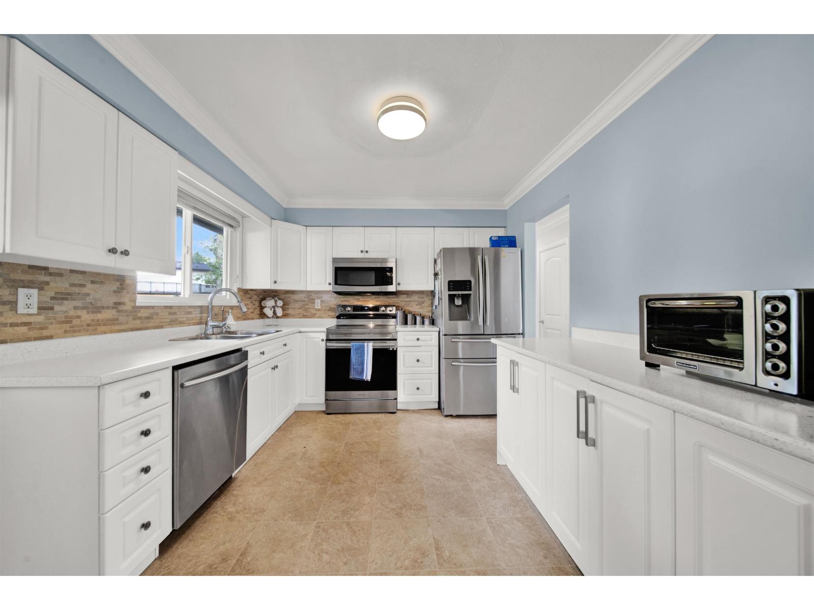 9088 146a Street Property Photo 8