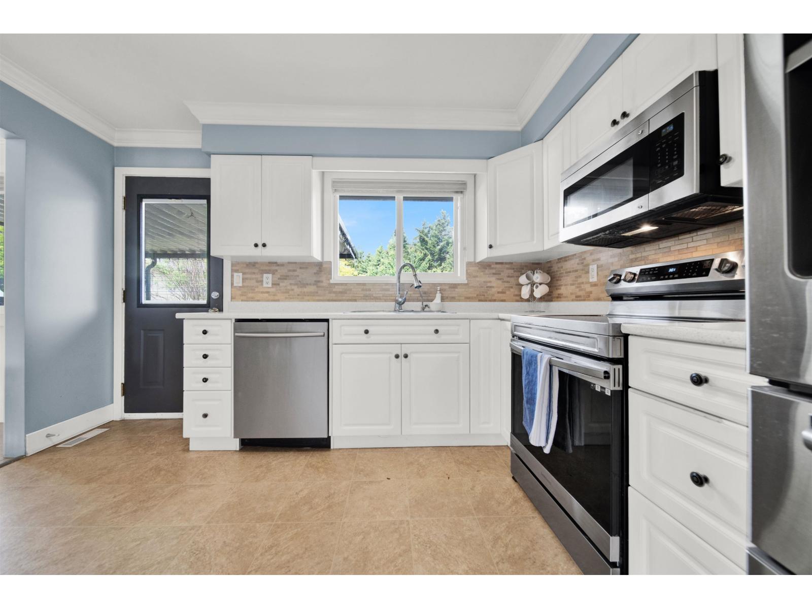 9088 146a Street Property Photo 9