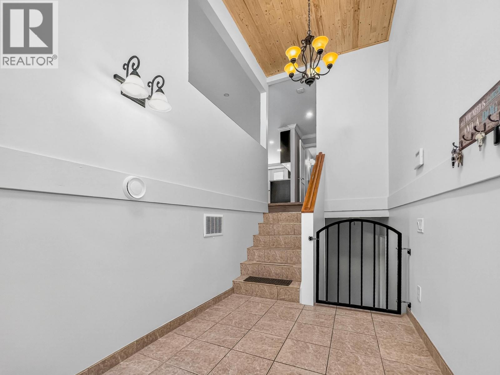 21066 Glenwood Avenue Property Photo 3