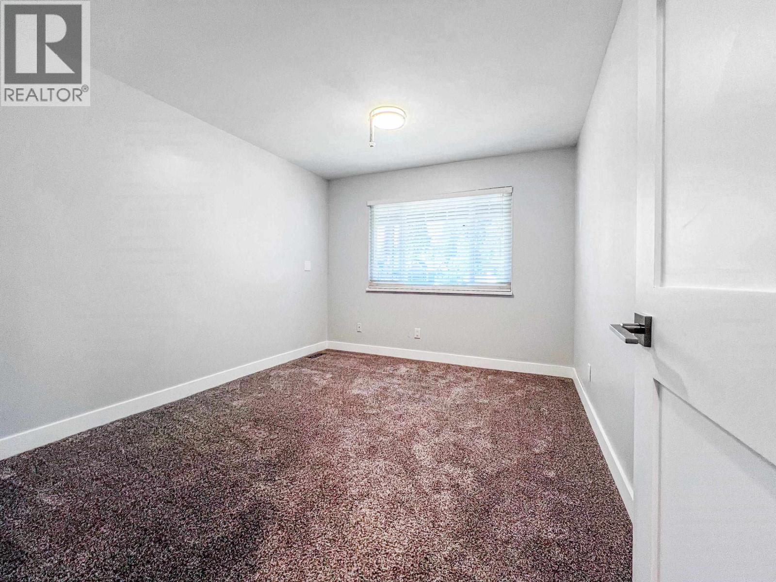 21066 Glenwood Avenue Property Photo 18